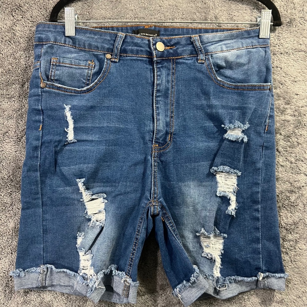 The Style Between Us Distressed Denim Shorts Women 14 Medium Wash Frayed Bermuda